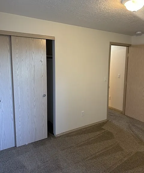 1334 W Locust St — Photo 7