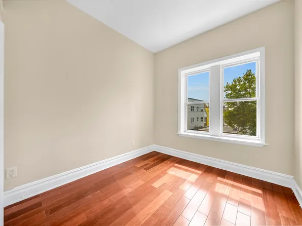 240 Clendenny Avenue image 12 of 40