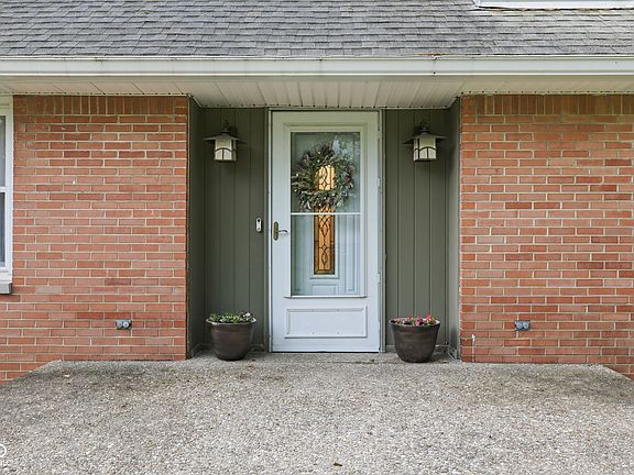 4th image of 4845 Laurel Hall Dr