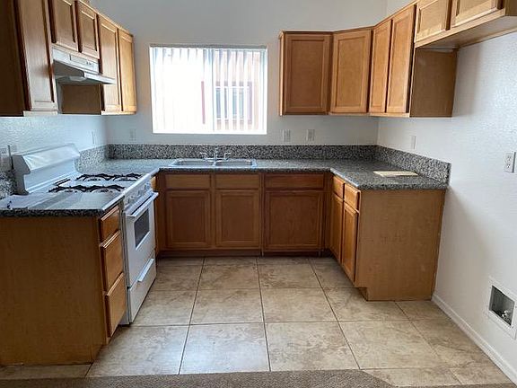 Kitchen, with granite countertops and lots of cabinet space