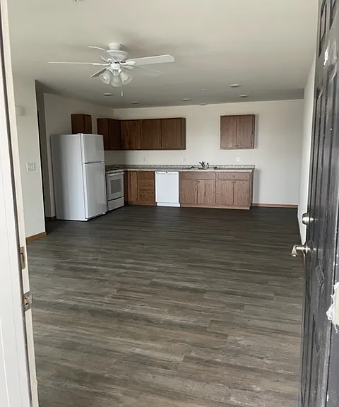 1450 Peterson Dr #311 — Photo 3
