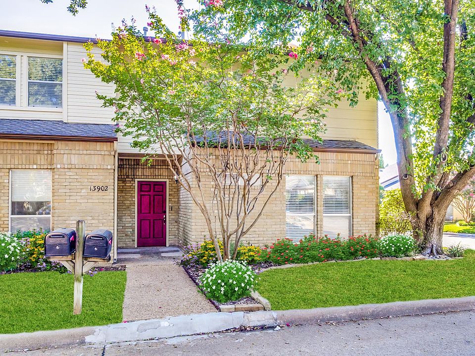 Large corner lot in quiet community - shrubs and blooming plants from spring/summer