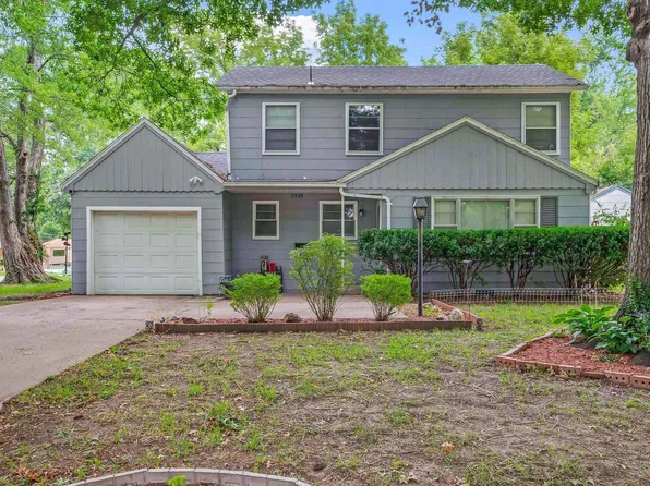 2324 SW 26th Dr, Topeka, KS 66611