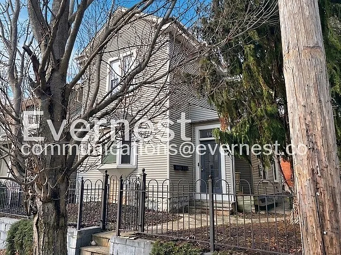 Building Photo - 112 Hanford St #B