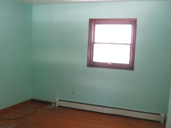 4th image of 588 Anita Ave