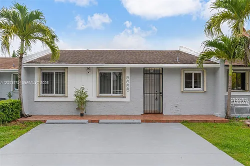 5655 SW 139th Pl Photo 1