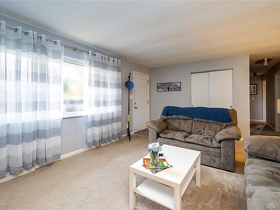 5th image of 41 Cherry Hill Dr