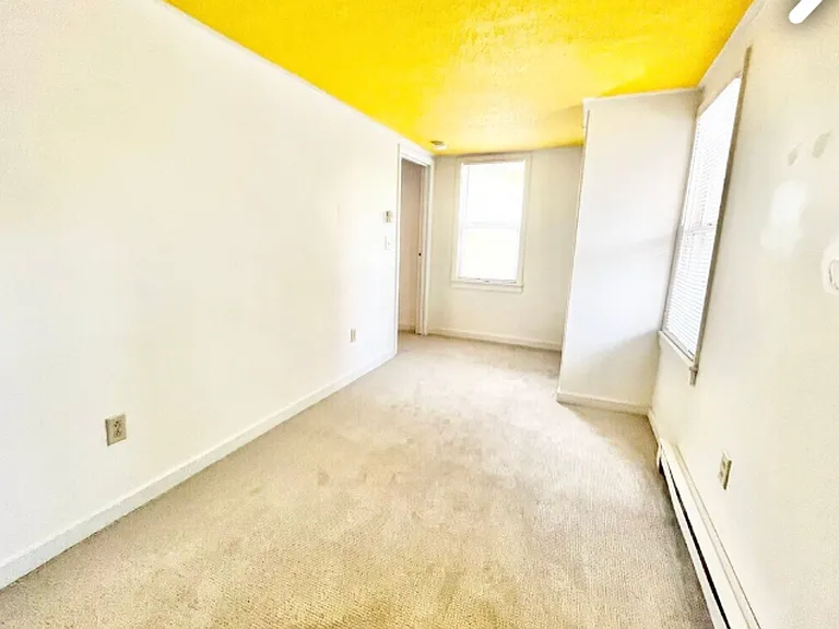 38 Sherman St - Lakefront Living, Right in the Heart of Burlington — Photo 12