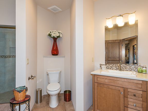 2nd image of 832 Calle David
