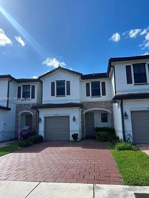 10962 W 33rd Ct — Photo 1