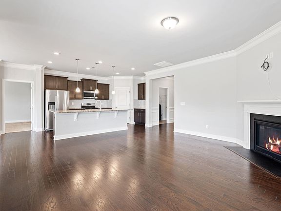 4th image of 854 Deepwood Ct