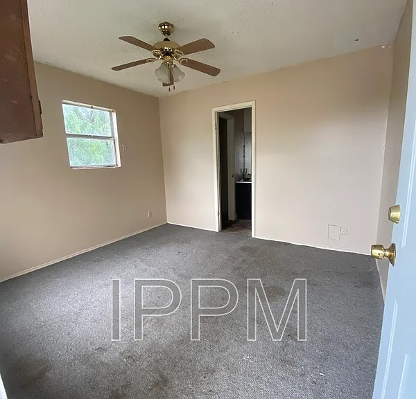 910 E Adams Ave #12A — Photo 2