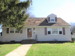 25 Colonial Rd, West Babylon, NY 11704