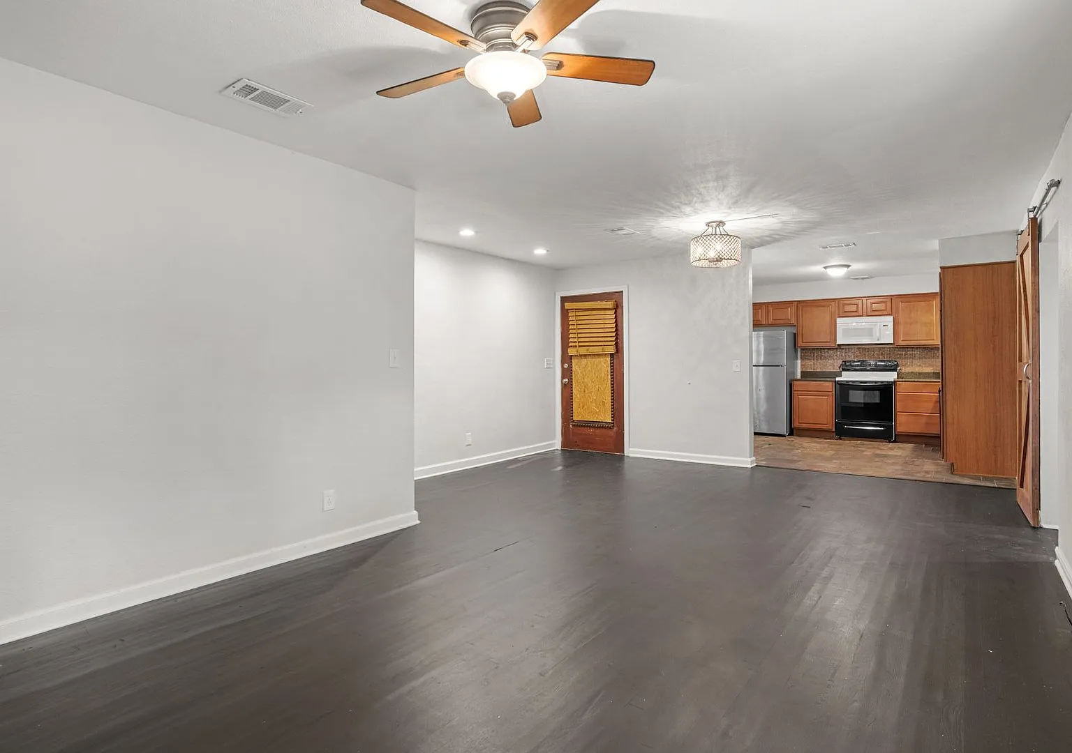 3 Bed 1 Bath Home near Osceola Golf Course — Photo 2