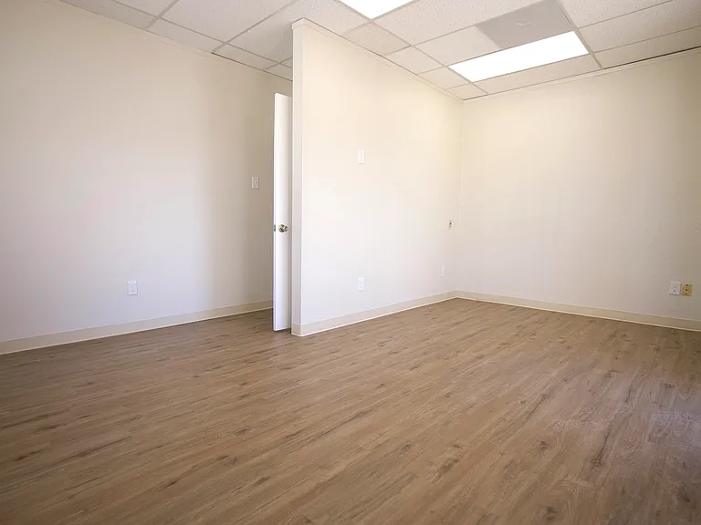 4700 N Mesa St #B3 — Photo 5