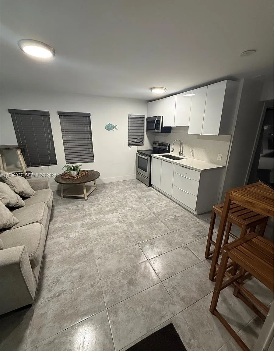 2020 Washington St — Photo 3