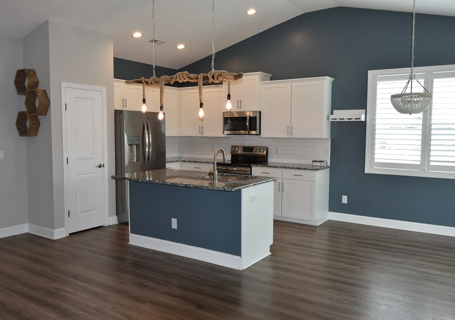 3 bed, 1615 sqft, $2,400 — Photo 4