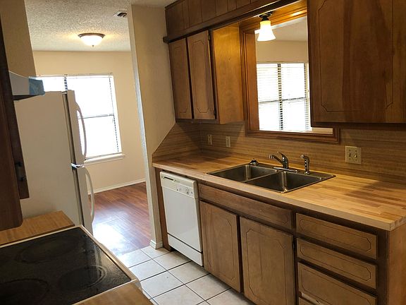 5th image of 301 E 17th St