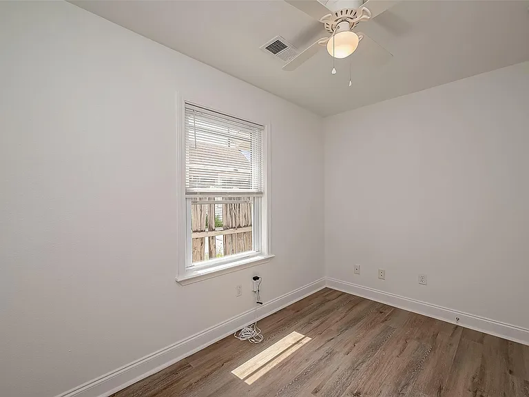 915 Adele St — Photo 19