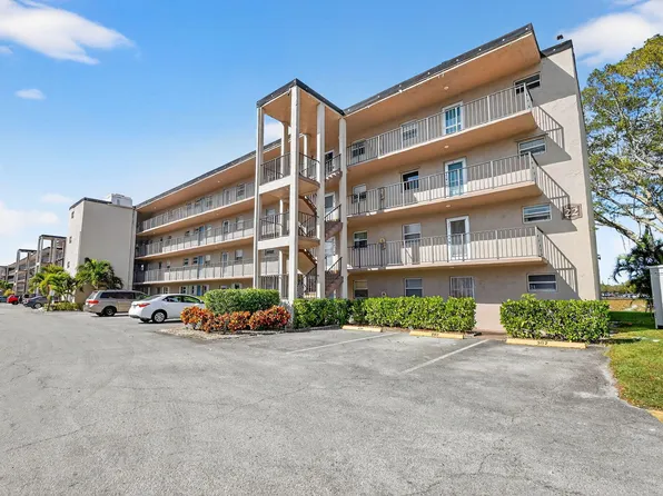 729 Lori Drive #405, Palm Springs, FL 33461