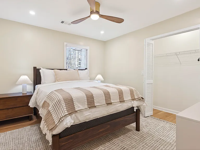 310 Rivoli Cir — Photo 32