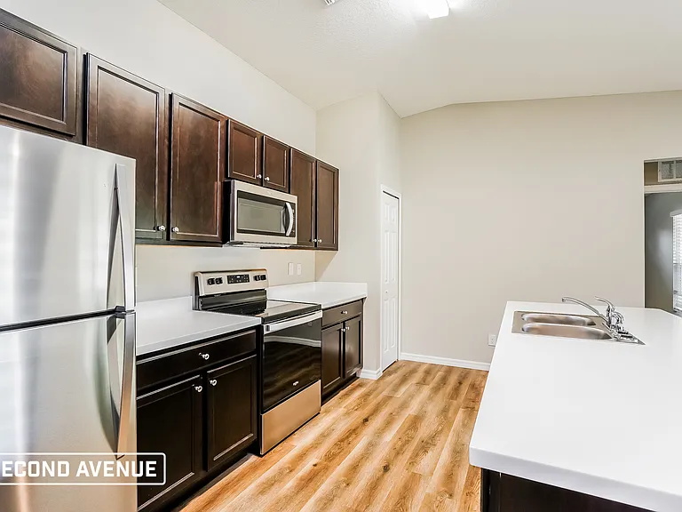 3201 29th St SW — Photo 5