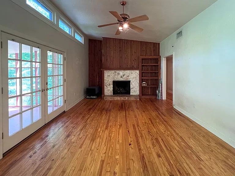 411 NW 26th St — Photo 10