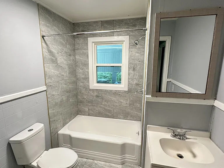 328 Polly Dr — Photo 4