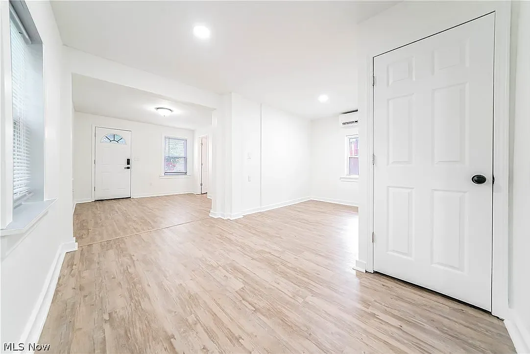 3 bed, 1349 sqft, $1,895 — Photo 3