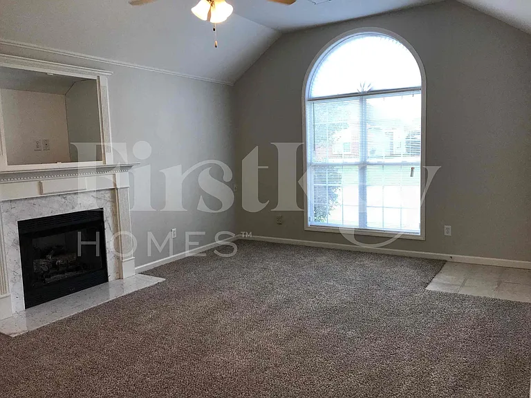 2018 Village Ln — Photo 8