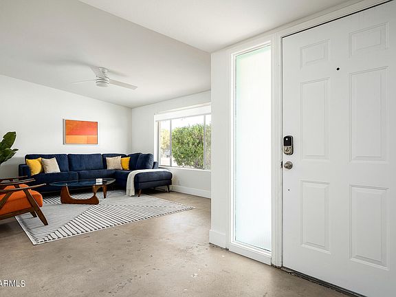 3rd image of 1022 E LARKSPUR Lane
