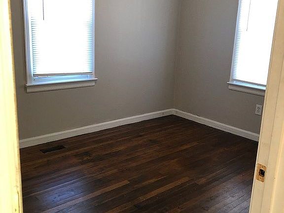 4th image of 1023 Burns St