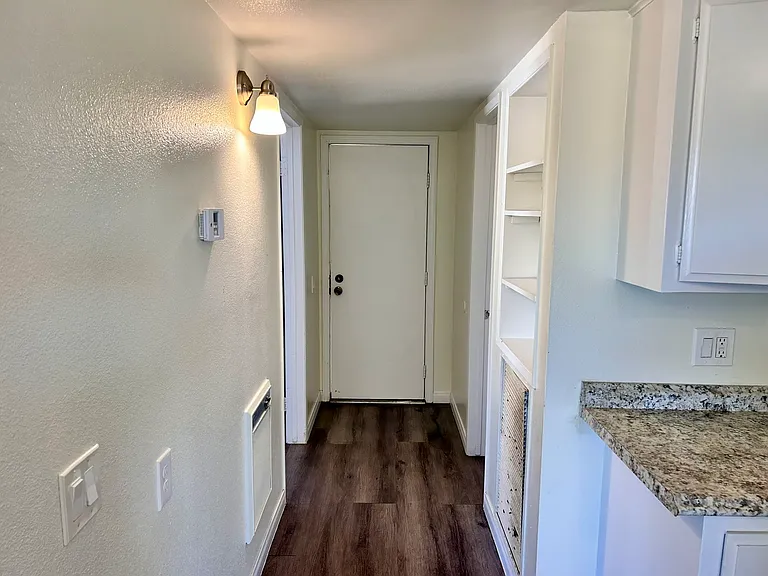 28057 Washington Ave — Photo 7