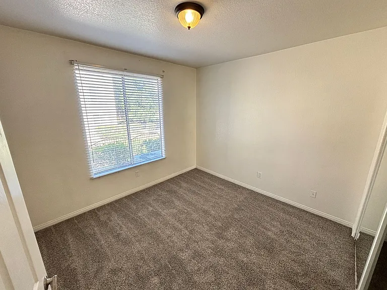 4400 S Jones Blvd #1041 — Photo 13