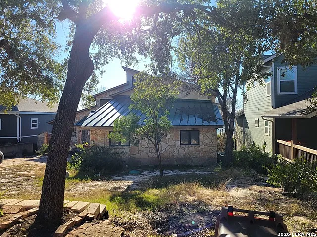2059 Glenn Dr — Photo 3