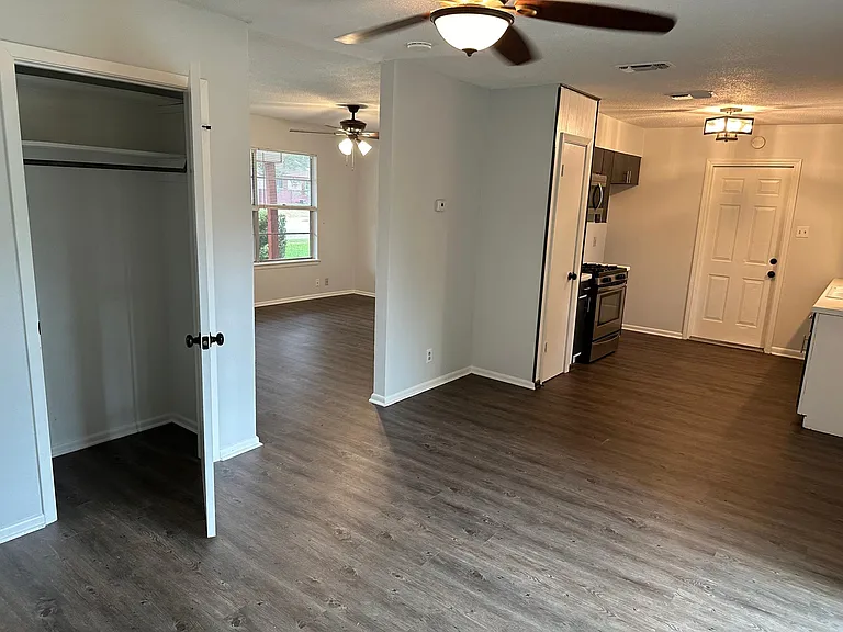 7211 Westglade Dr — Photo 9