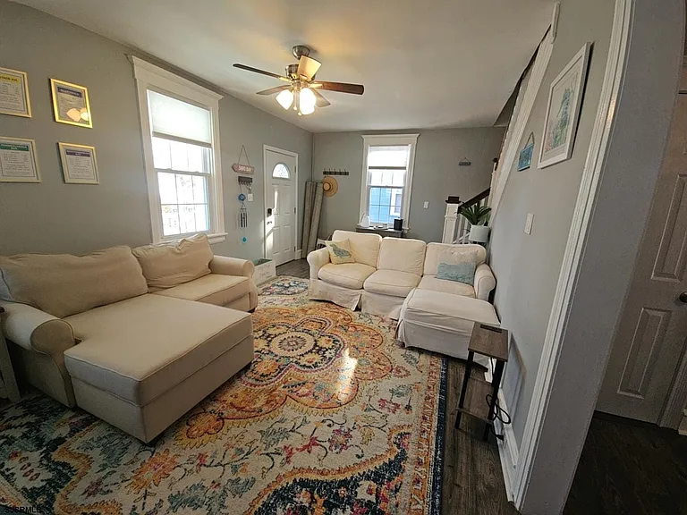 111 N Sacramento Ave — Photo 7