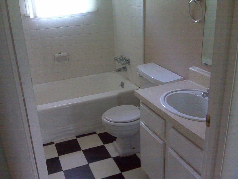 2nd image of 957 Caldwell Ln