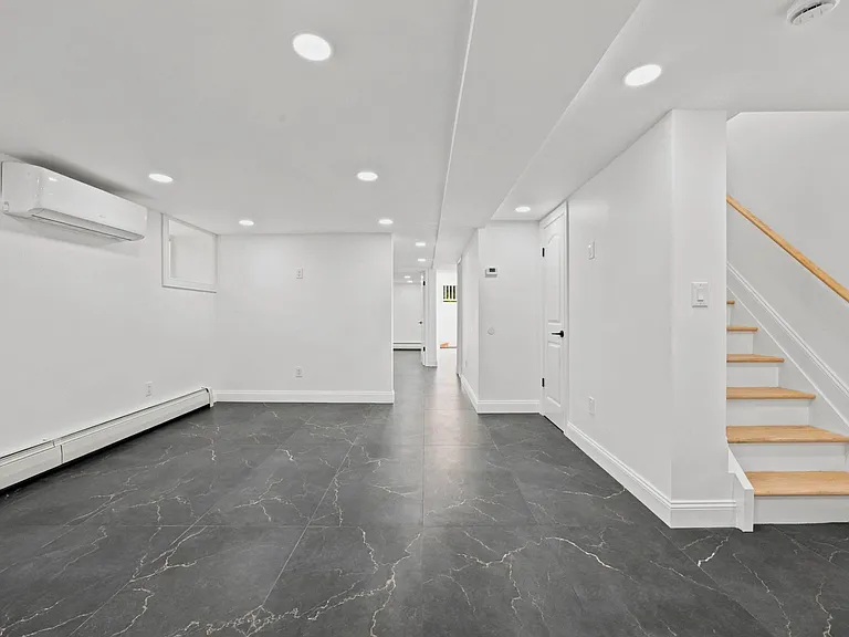 24-41 43rd St #Townhouse 1 — Photo 27