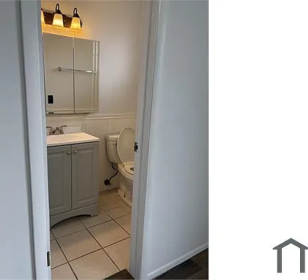 6 bed, 2340 sqft, $3,228 — Photo 2