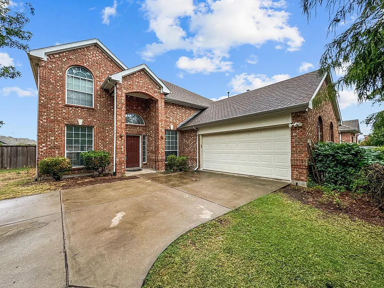 5530 Greensboro Dr — Photo 1