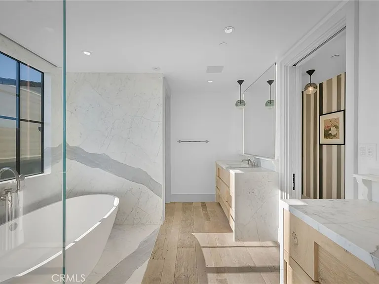 2903 Manhattan Ave — Photo 22