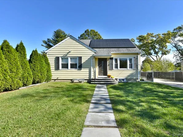 95 Wright Avenue, Deer Park, NY 11729