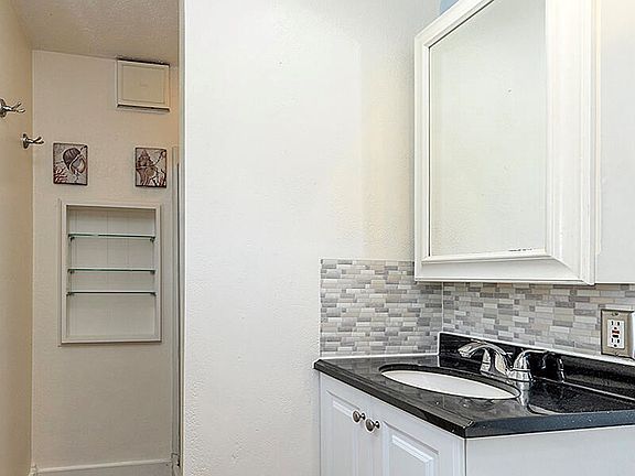 4th image of 4206 Saran Dr