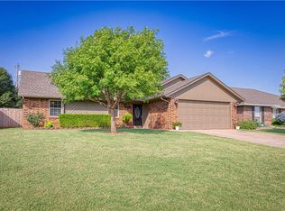 103 Hunter Hill Dr, Elk City, OK 73644