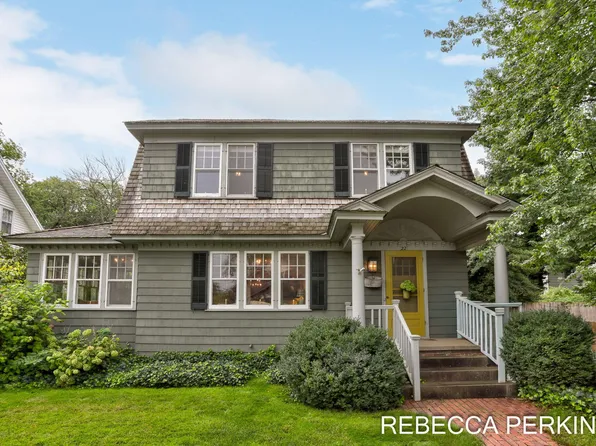 22 Cherry St, Holland, MI 49423