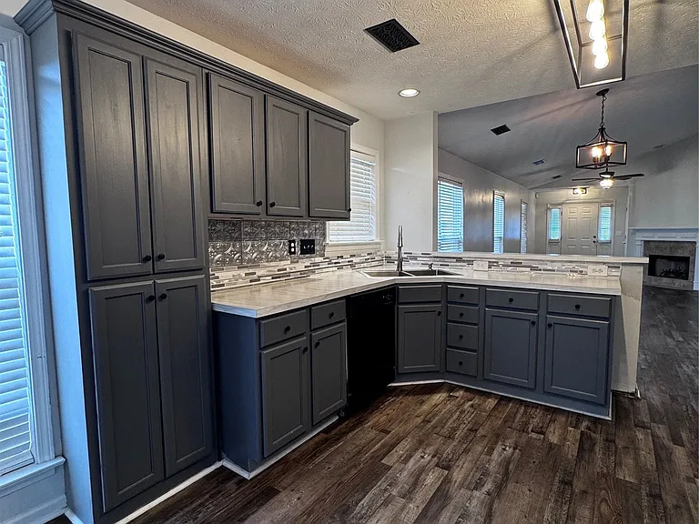1801 Young Pointe Blvd — Photo 3