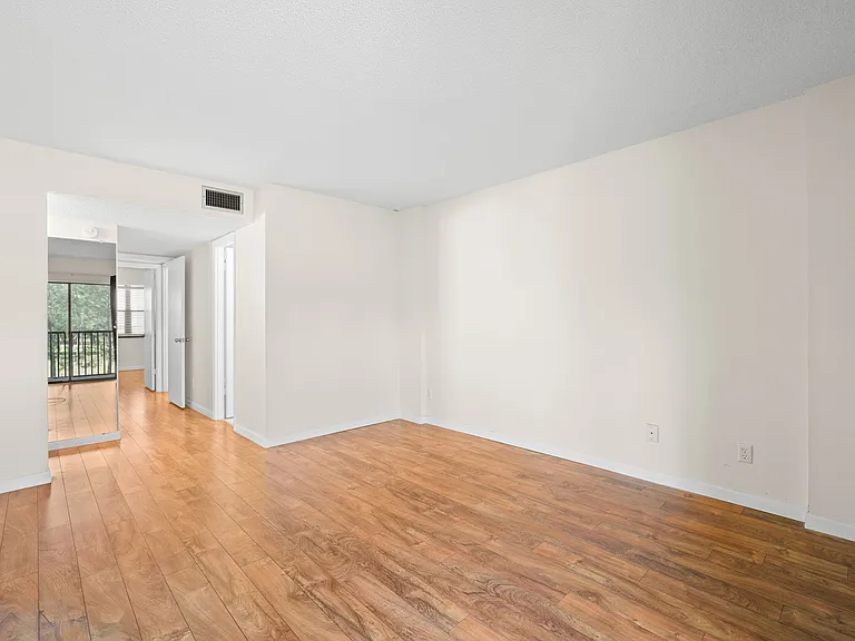 2700 Cove Cay Dr #3F — Photo 14