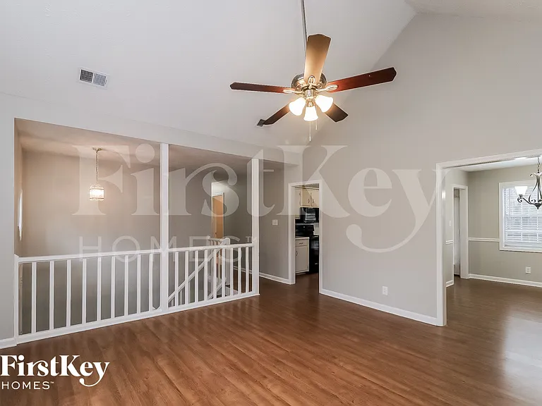 2570 Paul Thomas Dr — Photo 4