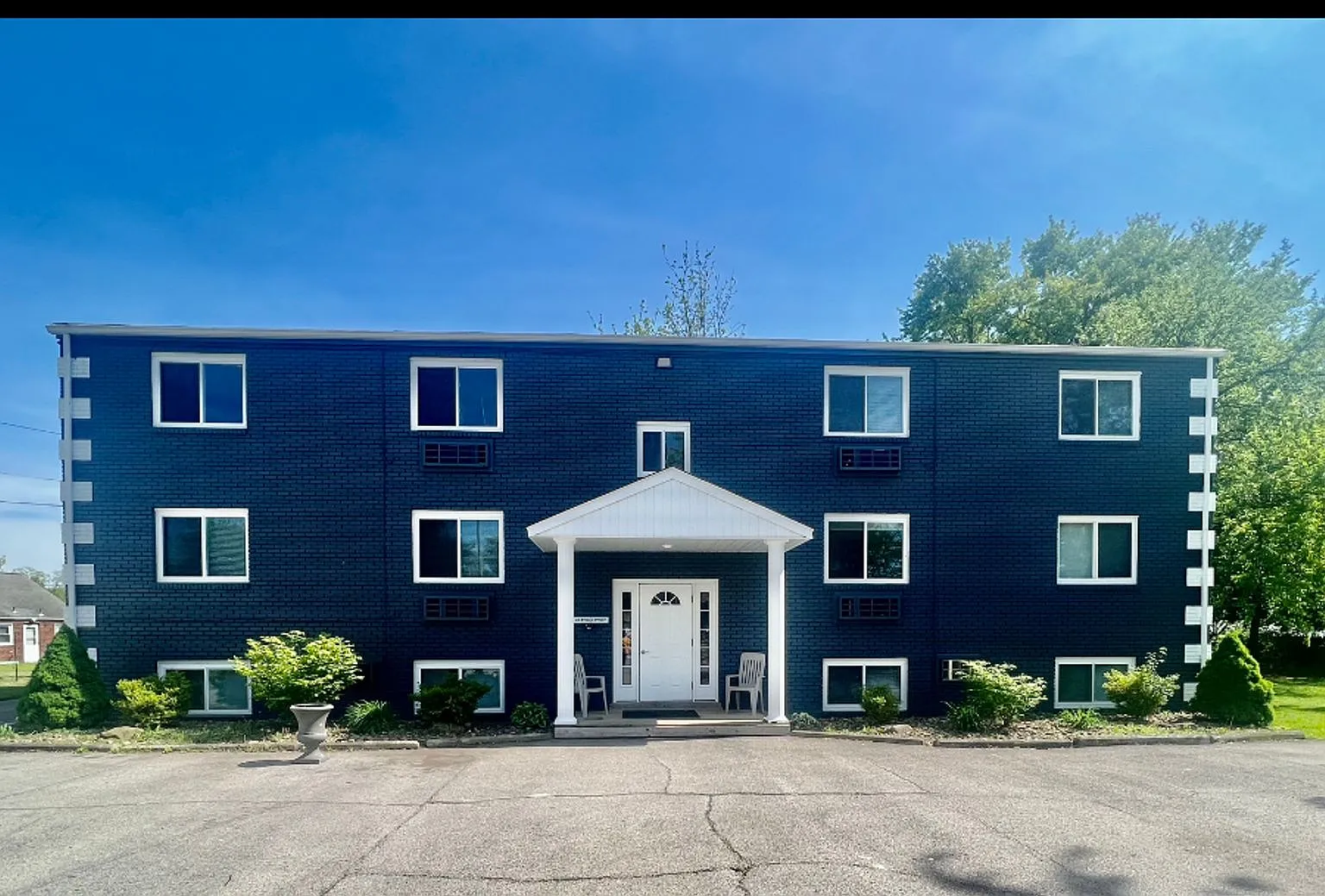 628 Steele Street — Photo 1